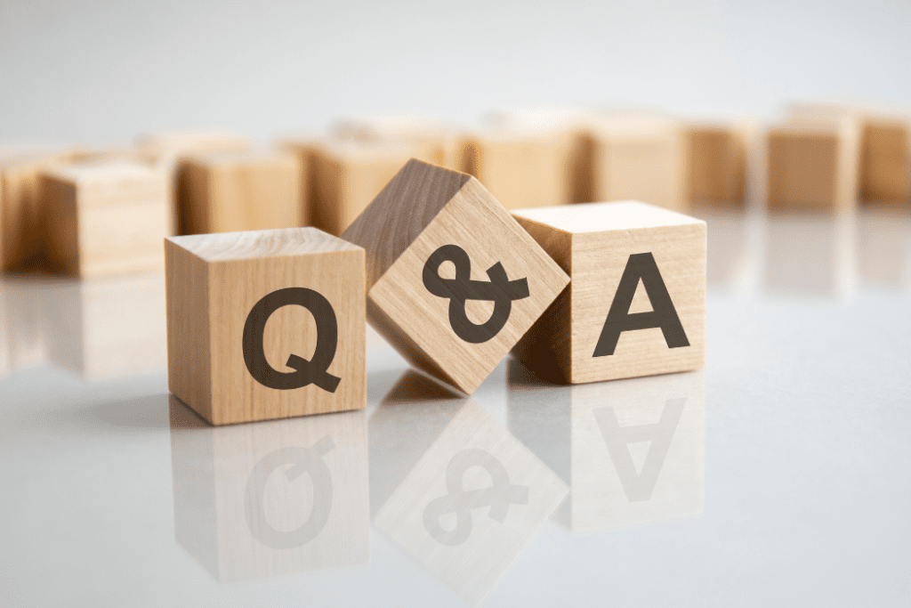blocks with the letters q and a on them